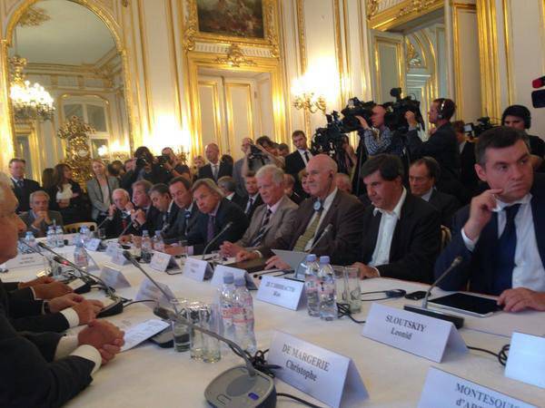 I parlamentari francesi sputano tranquillamente sulle sanzioni anti-russe