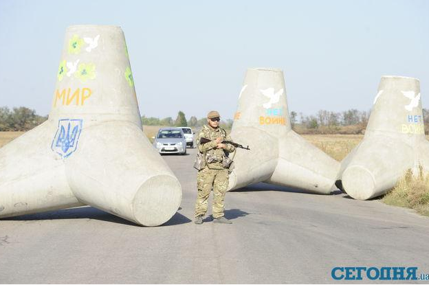"Defensa" de Mariupol. Los criminales de guerra se esconden detrás de los lemas "por la paz" y "sin guerra"