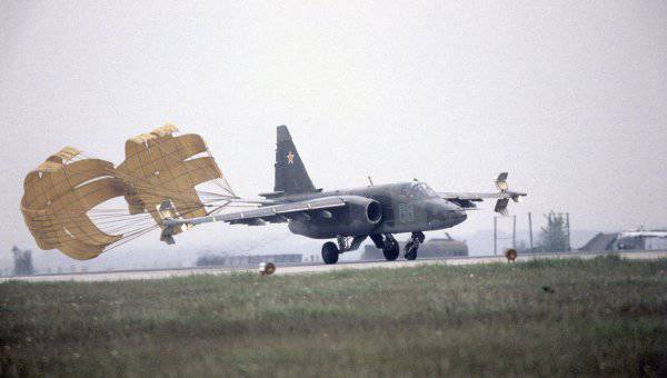 Штурмовик Су-25 совершил первое в истории ВВС РФ приземление на шоссе
