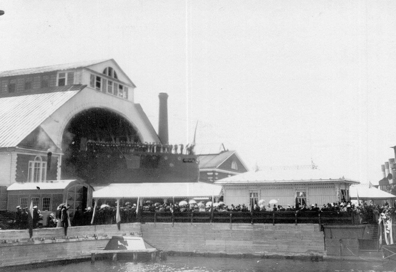 Май 1900. Верфь Адмиралтейство в Санкт-Петербурге. Спуск Авроры на воду 1900.