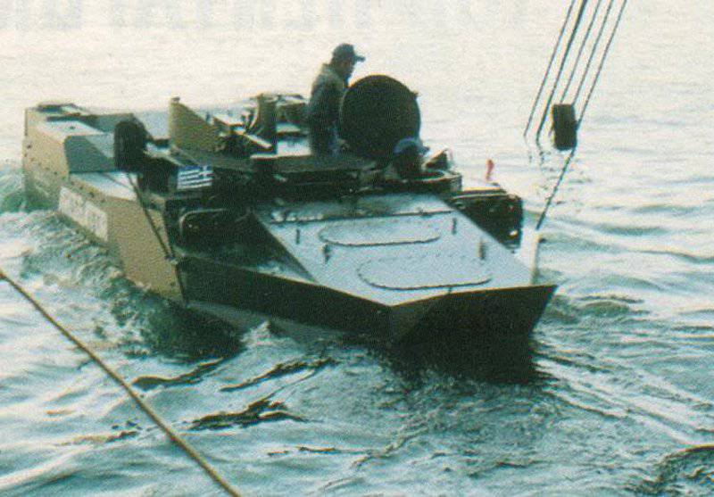 Un kit spécial qui améliore les capacités amphibies du M113 BTR à suivi