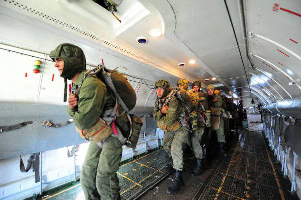러시아 해안 낙하산 대원들이 태평양 연안의 "광산업"을 수행했다.