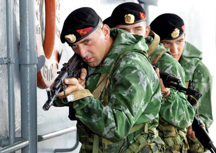 Nos acampamentos militares da Flotilha Cáspia, foram realizados exercícios anti-terroristas