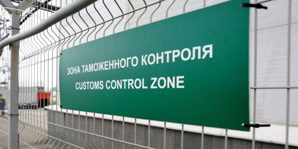 Власти Крыма обвиняют таможенников и пограничников в массовом взяточничестве