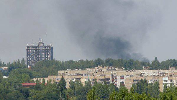 Ukrayna güvenlik güçleri Donetsk yerleşim alanlarını bombaladı