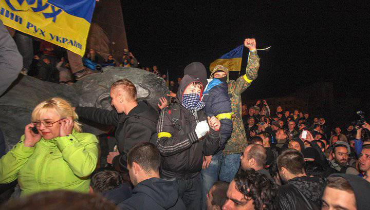 На улицах Харькова появились бронемашины Национальной гвардии Украины