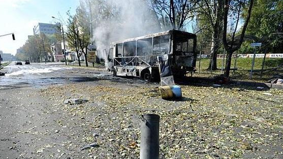 Ukrayna güvenlik güçlerinin Donetsk’teki patlaması yine siviller arasında çok sayıda zayiat verdi