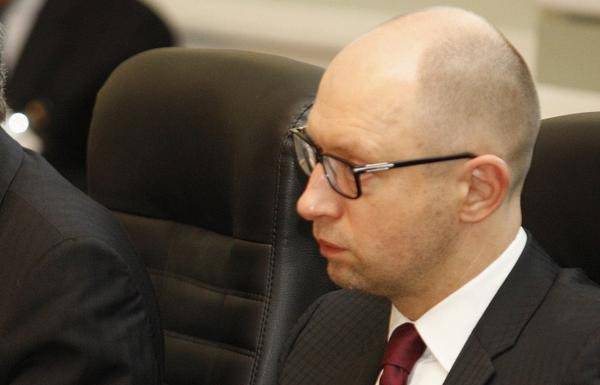 Yatsenyuk calls to put the preparation for the information war in universities, schools and kindergartens in the first place