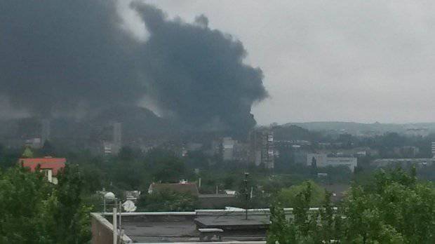 Le forze di sicurezza ucraine continuano a bombardare Donetsk