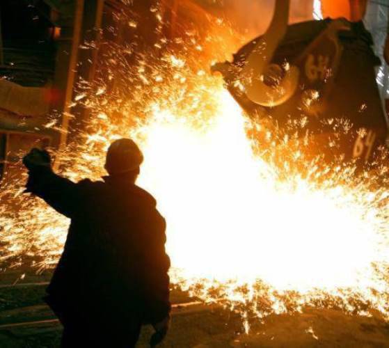 СМИ: власти РФ запретят госкомпаниям импортировать автотехнику и продукты металлургии