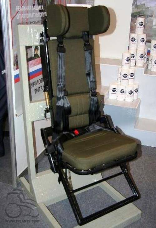 「スチール研究所」は、エネルギー吸収椅子を開発しました。