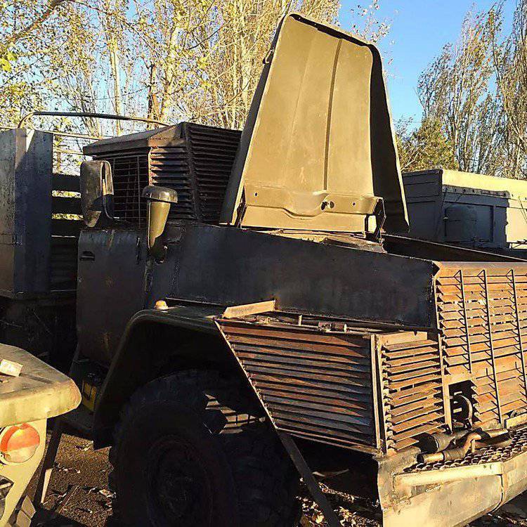 우크라이나 국방부의 지도력은 자원 봉사자들에 의한 군 장비 수리 비용을 얻는다.