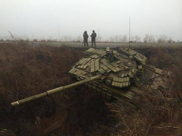 Hendek Yatsenyuk ilk tankları "yakaladı" - Ukrayna ...