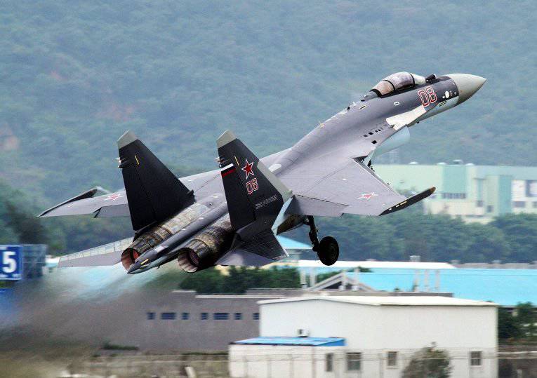 Российский Су-35 продемонстрировал свои способности в небе над Чжухаем
