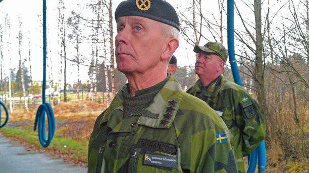 这位瑞典总司令宣布，瑞典水域中的潜艇毕竟是其中之一，其余的则是军事秘密......