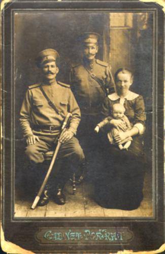 Le grand-père et la grand-mère de Mikhail Nagibin sont également des militaires