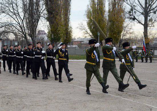 Na Criméia, o novo regimento de artilharia recebeu a bandeira de batalha