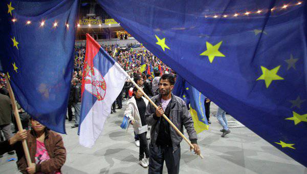 L'Unione europea costringe le autorità serbe a imporre sanzioni contro la Russia