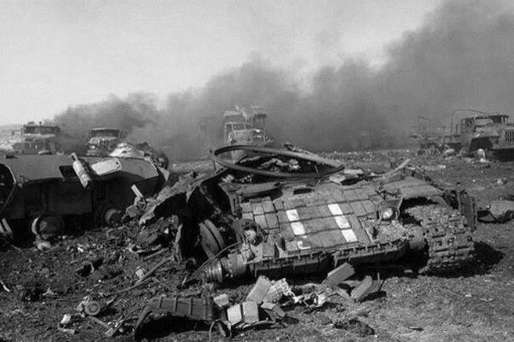ウクライナ軍がニューロシアで1800装甲車、12航空機および10ヘリコプターを失った