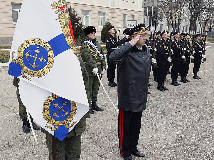 심 페로 폴의 포병 연대는 전투 깃발을 받았다.