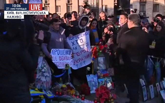 В день "достоинства и свободы" Петра Порошенко встретили криками "Позор!"