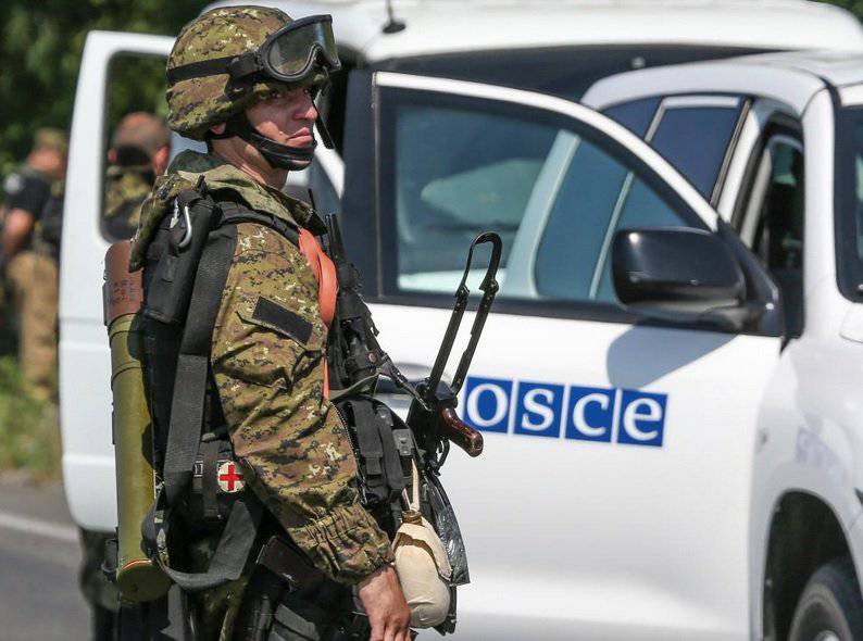 Миссия ОБСЕ рассказывает об обстреле своего автомобиля под Донецком