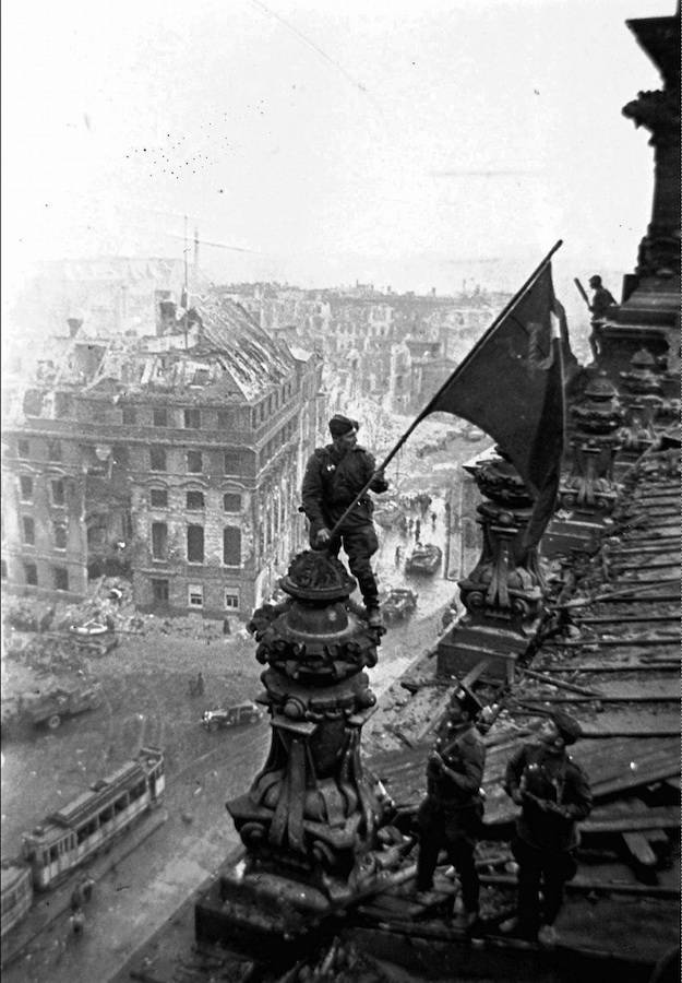 Alexey Berest : Reichstag 폭행의 영웅이 아이를 구하기 위해 사망했습니다.
