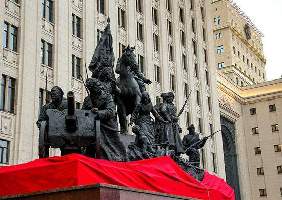 Министр обороны поучаствовал в церемонии открытия скульптурных композиций в Москве