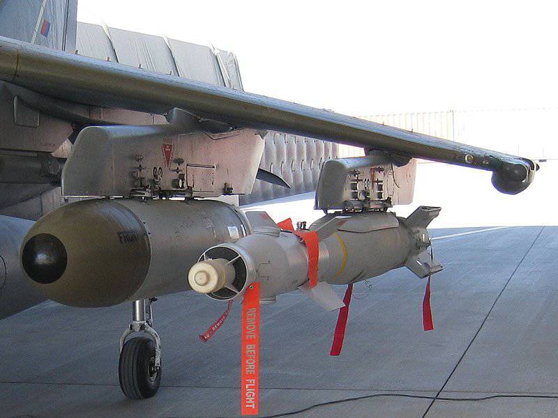 Управляемая авиационная бомба с лазерным наведением Paveway IV