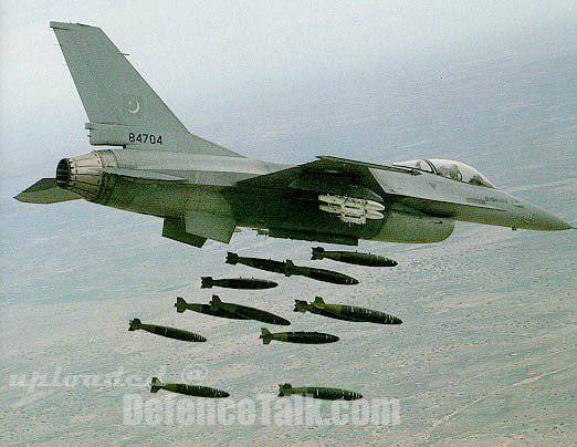 ВВС Пакистана нанесли серию авиаударов по позициям талибов