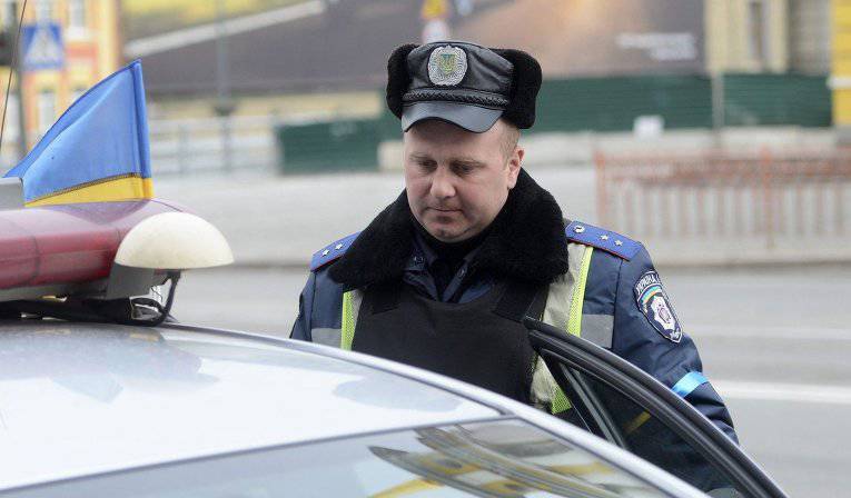 Arsen Avakovは、交通警察を新しい警察サービスに置き換えます