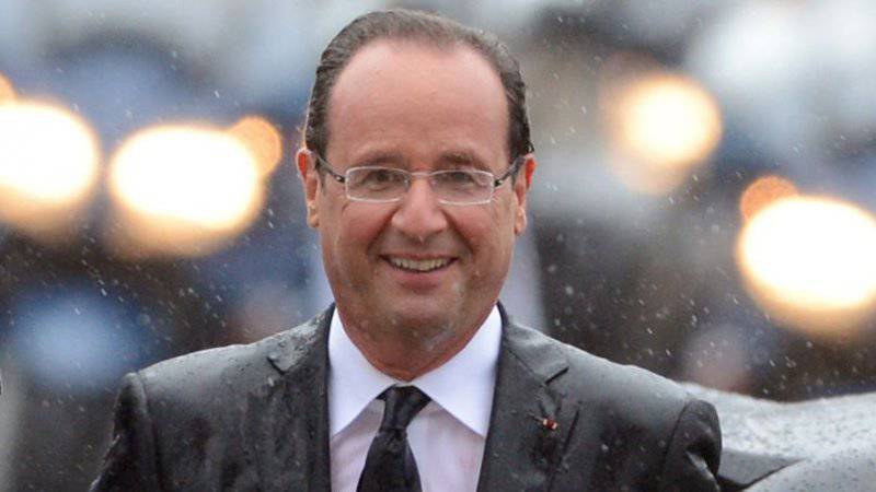 И "левые", и "правые" Франции обвиняют Олланда в подчинении Вашингтону