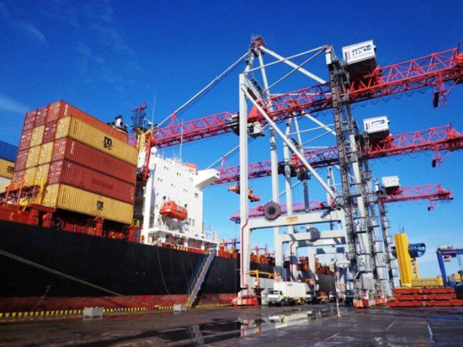 Украина получила 42 контейнера с нелетальной помощью из Канады