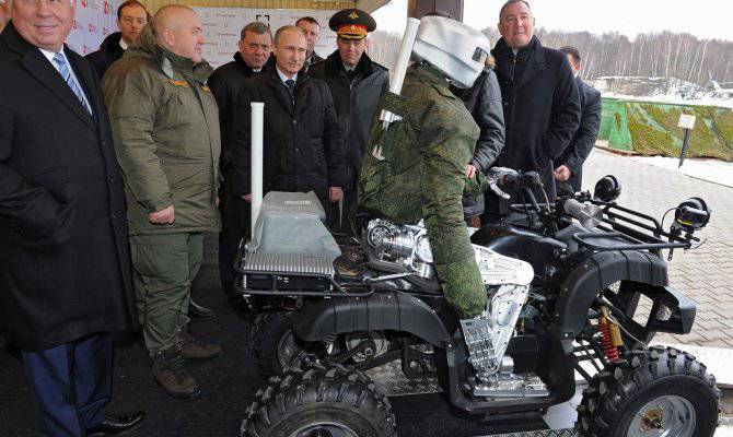 Владимир Путин ознакомился с возможностями человекоподобного боевого робота