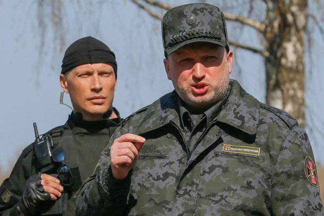 Турчинов заявил, что направляется в Донецкий аэропорт, но пока ему "мешает плохая погода"