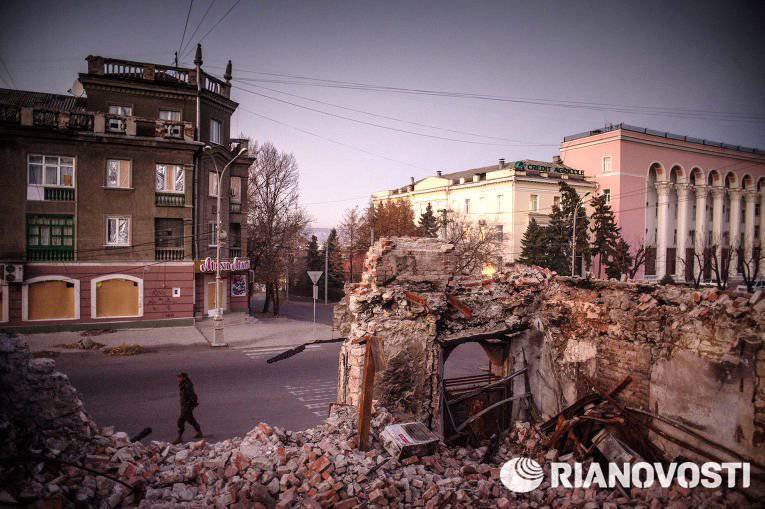 Взрывом повреждён мост, соединяющий Луганскую область Украины с ЛНР