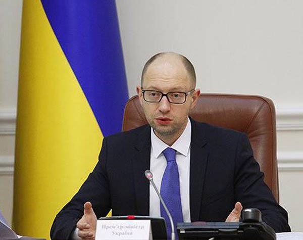 Яценюк требует от глав регионов планы перехода экономики на "военные рельсы"