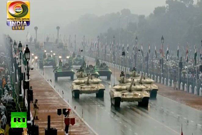 Индия заставила Обаму наблюдать за прохождением российской военной техники