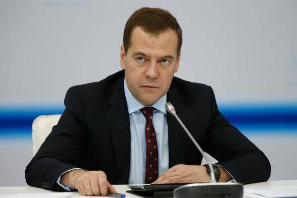 Дмитрий Медведев заявил, что реакция на возможное отключение России от SWIFT будет "без ограничений"