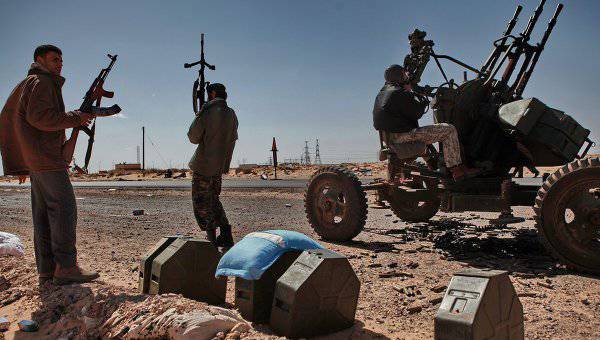 Ливийские военные отбили у исламистов главную военную базу у города Бенгази