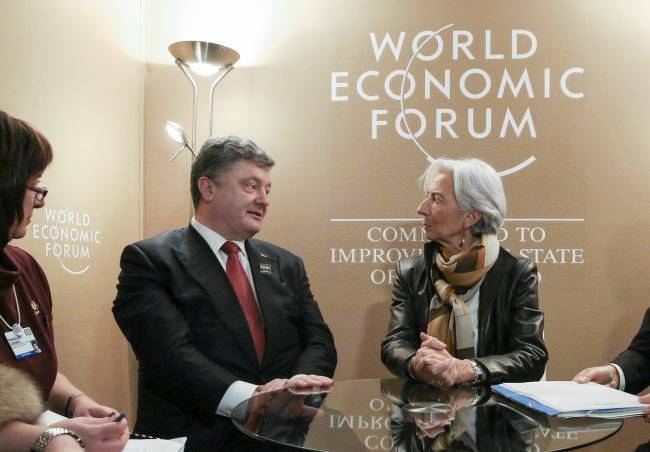 Pentru a primi asistență de la FMI, Kievul va crește prețurile și vârsta de pensionare, precum și va reduce angajații de stat