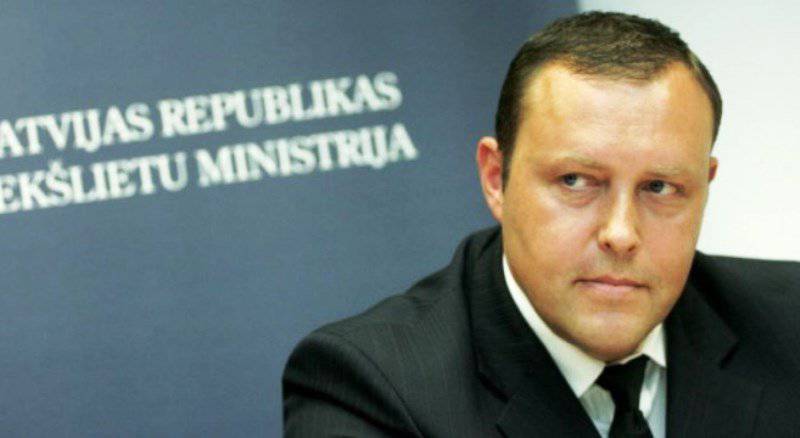 Letonya İçişleri Bakanlığı: Ülkede “yeşil adamlar” görünmeyecek şekilde sınırın güçlendirilmesi gerekiyor.