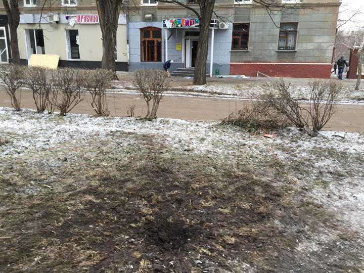 Kramatorsk에있는 ATO의 본부는 여러 로켓 발사기에서 해고되었다.