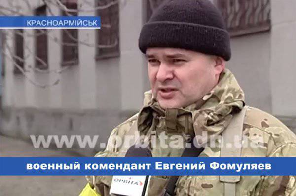 Pravoseki, çapulcuları Krasnoarmeysk askeri komutanından kurtarmaya çalışıyor