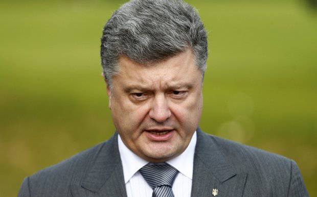 Порошенко объявил о готовности ввести военное положение на всей территории Украины