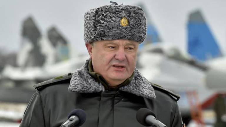 Пресс-служба Порошенко: президент вылетел в Донбасс