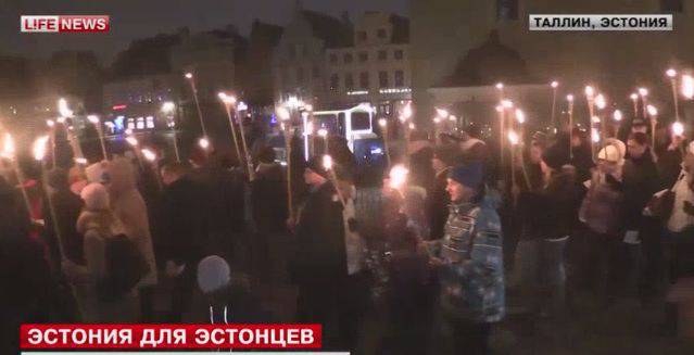 Эстонские националисты устроили факельное шествие по улицам Таллина