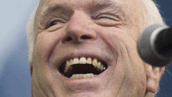 John McCain: Senjata bisa dikirim menyang Ukraina malah sesuk
