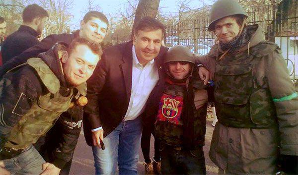 Саакашвили заявил, что ему лучше удаётся просить оружие у США, чем ранее это удавалось президенту Украины Порошенко
