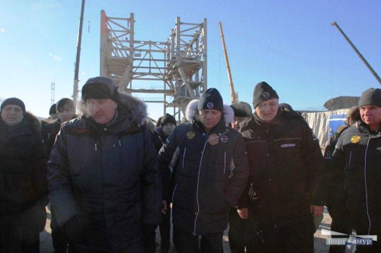 Rogozinの批判はVostochnyのcosmodromeの建築者を促しました